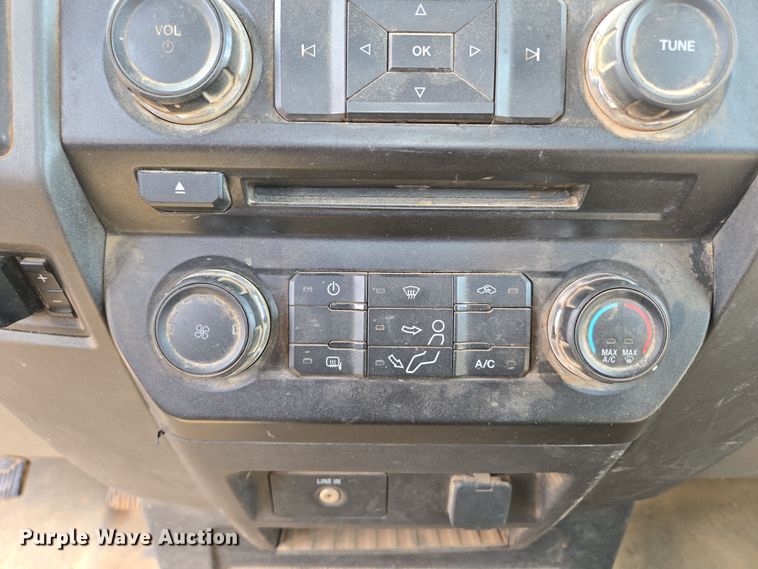 image for item DW3267 2017 Ford F450 Super Duty XL flatbed truck