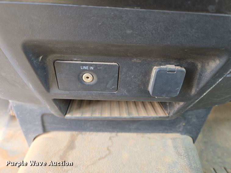 image for item DW3267 2017 Ford F450 Super Duty XL flatbed truck