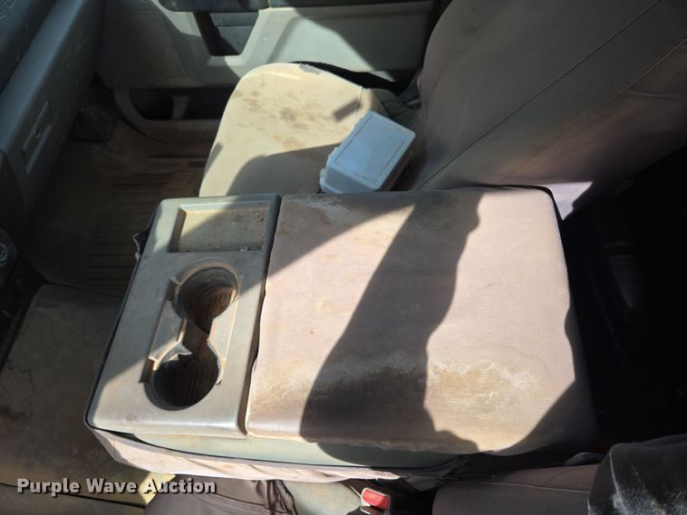 image for item DW3267 2017 Ford F450 Super Duty XL flatbed truck