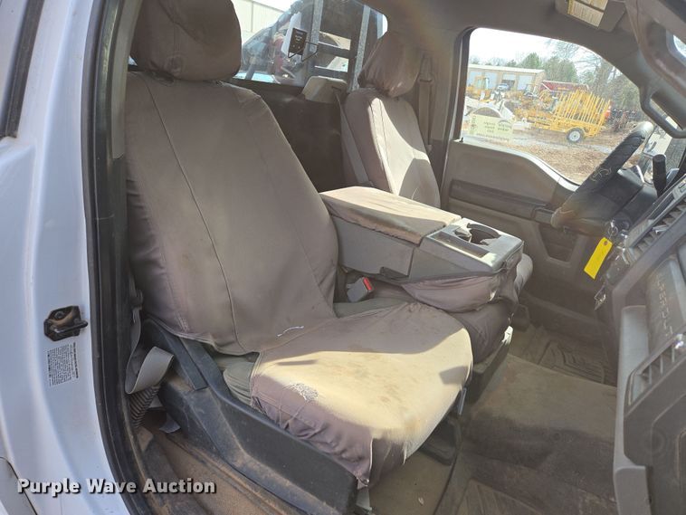 image for item DW3267 2017 Ford F450 Super Duty XL flatbed truck