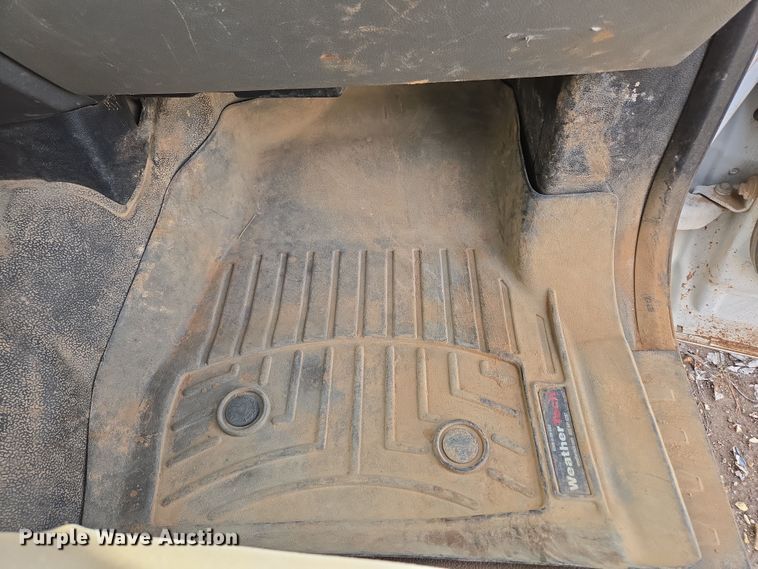 image for item DW3267 2017 Ford F450 Super Duty XL flatbed truck