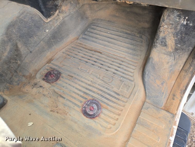 image for item DW3267 2017 Ford F450 Super Duty XL flatbed truck