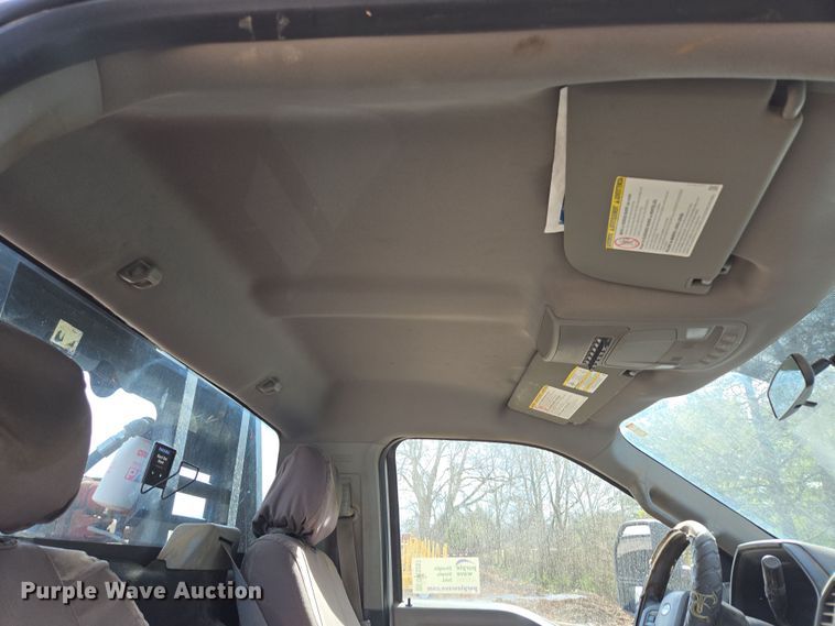 image for item DW3267 2017 Ford F450 Super Duty XL flatbed truck