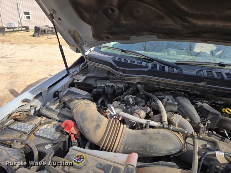 image for item DW3267 2017 Ford F450 Super Duty XL flatbed truck