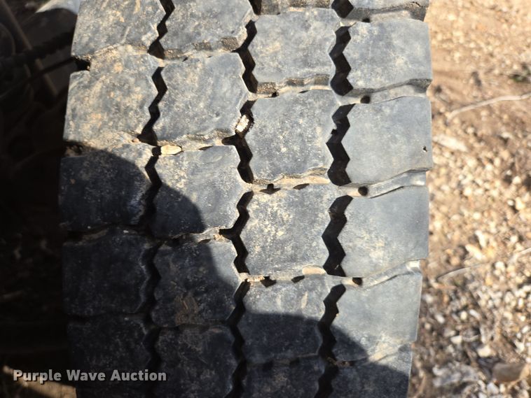 image for item DW3267 2017 Ford F450 Super Duty XL flatbed truck