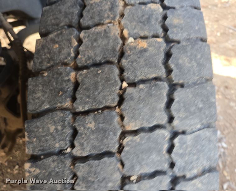 image for item DW3267 2017 Ford F450 Super Duty XL flatbed truck