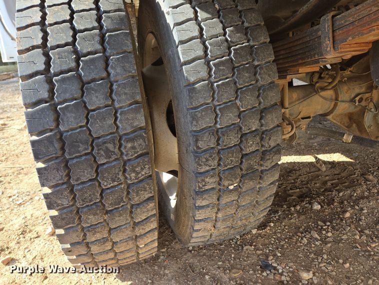 image for item DW3267 2017 Ford F450 Super Duty XL flatbed truck