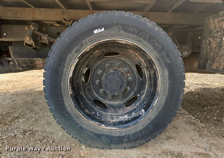 image for item DW3267 2017 Ford F450 Super Duty XL flatbed truck