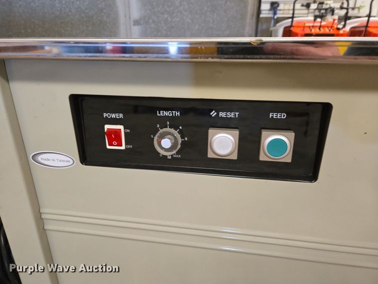 image for item DW8546 Uline H-959 poly strapping machine