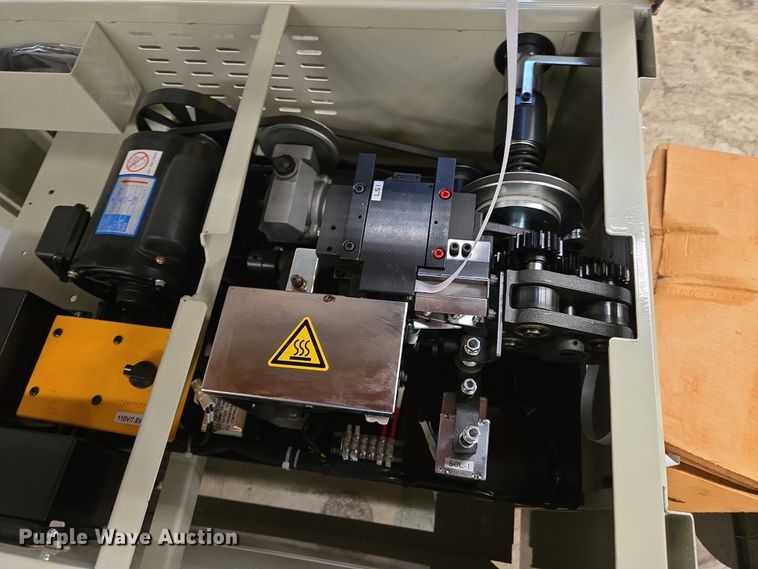 image for item DW8546 Uline H-959 poly strapping machine