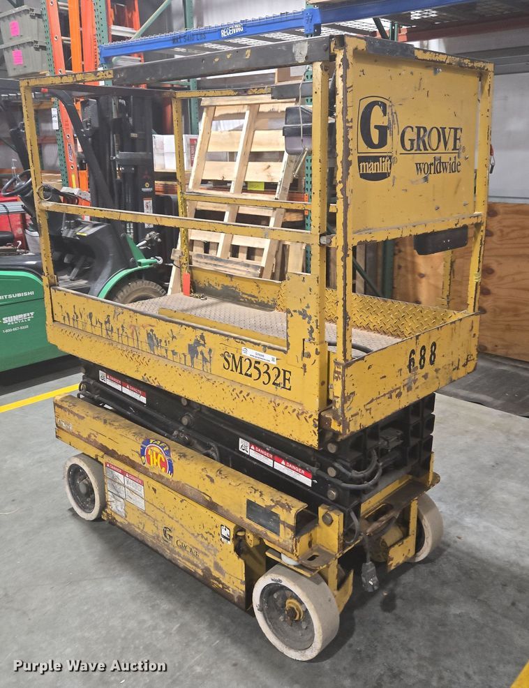 image for item DY6999 1998 Grove SM2532E scissor lift