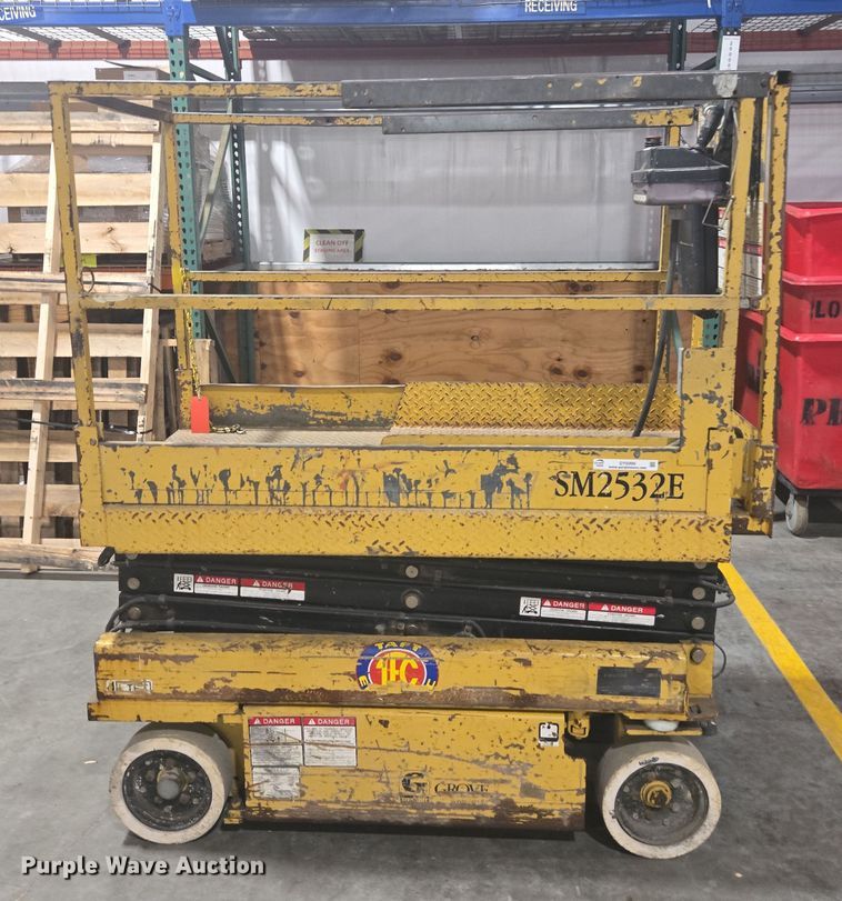 image for item DY6999 1998 Grove SM2532E scissor lift