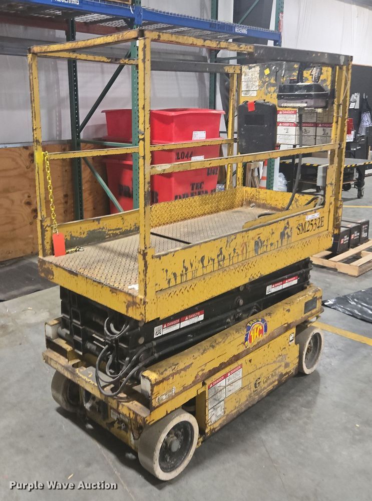 image for item DY6999 1998 Grove SM2532E scissor lift