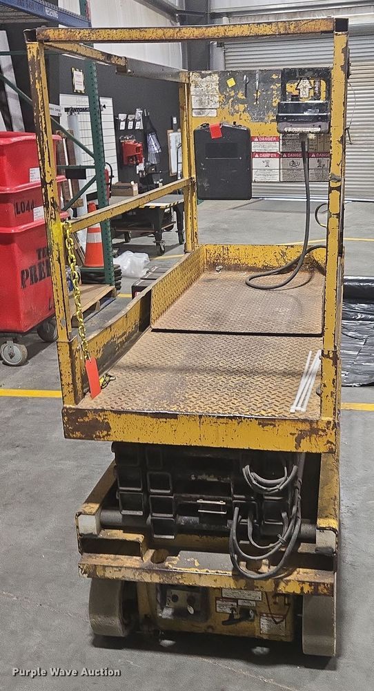 image for item DY6999 1998 Grove SM2532E scissor lift