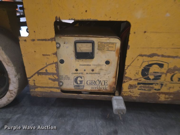 image for item DY6999 1998 Grove SM2532E scissor lift