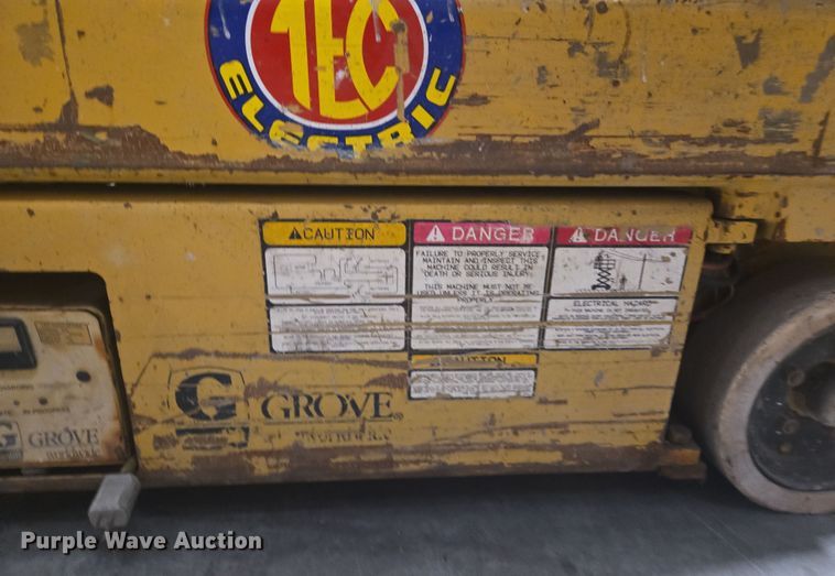 image for item DY6999 1998 Grove SM2532E scissor lift