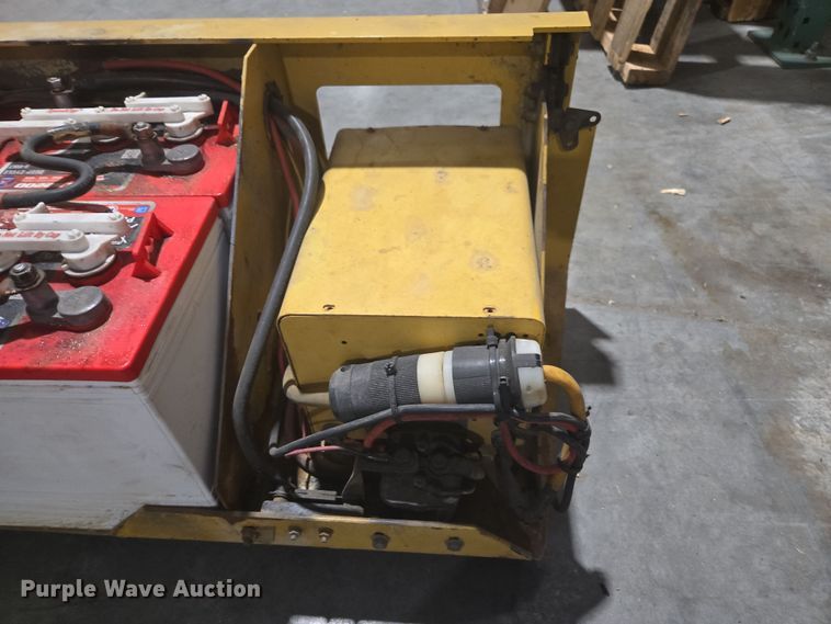 image for item DY6999 1998 Grove SM2532E scissor lift