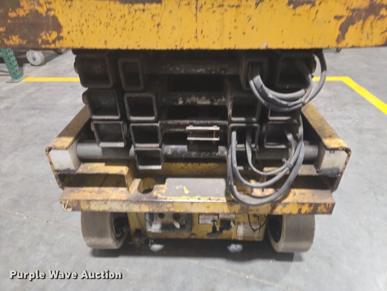 image for item DY6999 1998 Grove SM2532E scissor lift
