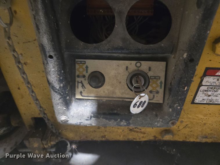 image for item DY6999 1998 Grove SM2532E scissor lift