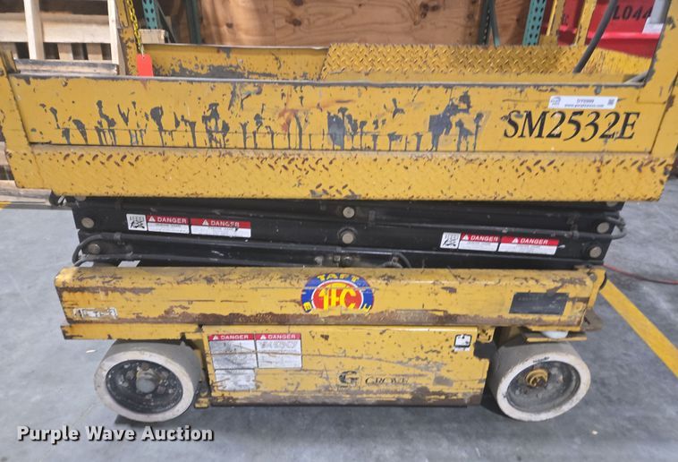 image for item DY6999 1998 Grove SM2532E scissor lift