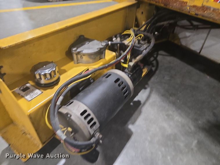 image for item DY6999 1998 Grove SM2532E scissor lift