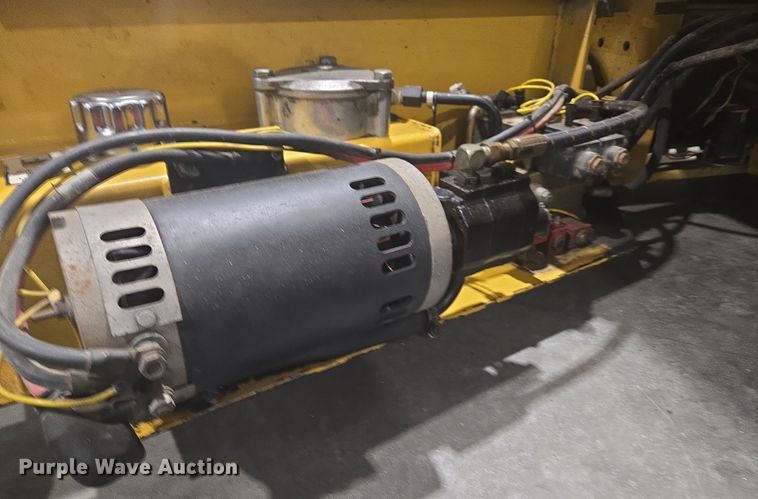 image for item DY6999 1998 Grove SM2532E scissor lift