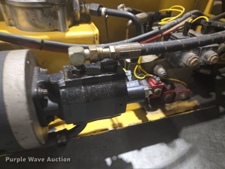 image for item DY6999 1998 Grove SM2532E scissor lift