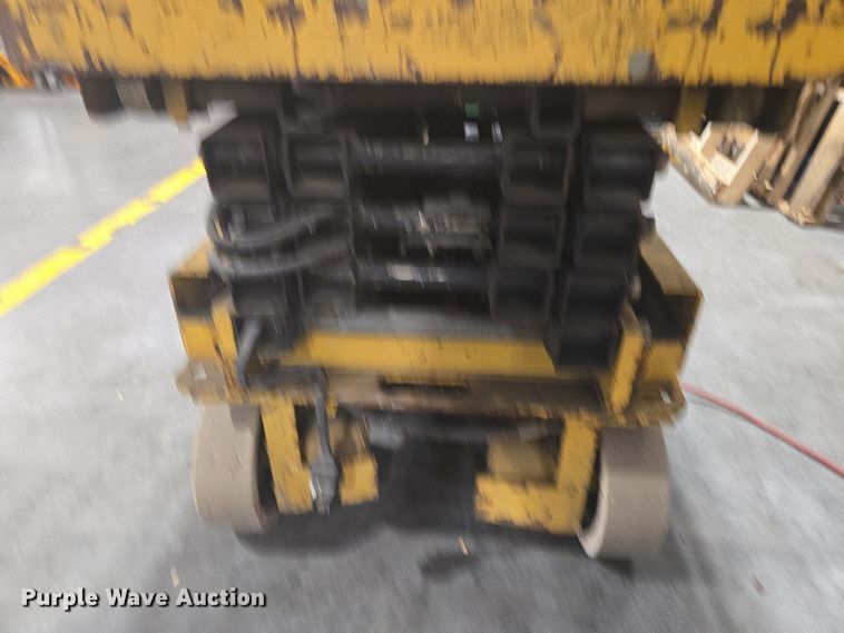 image for item DY6999 1998 Grove SM2532E scissor lift