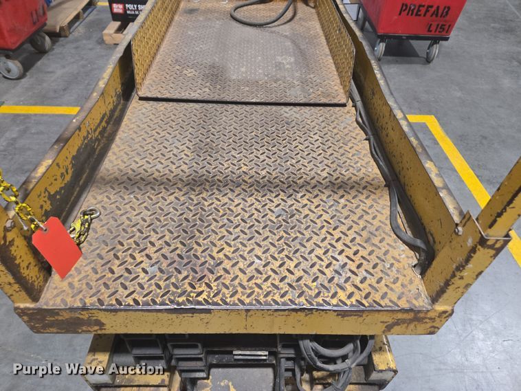 image for item DY6999 1998 Grove SM2532E scissor lift