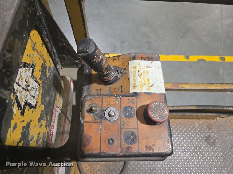 image for item DY6999 1998 Grove SM2532E scissor lift