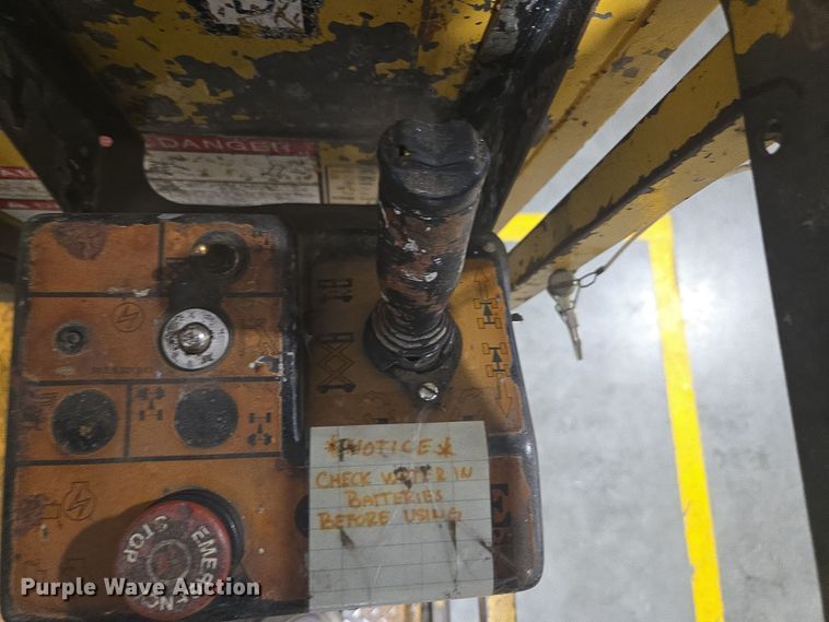 image for item DY6999 1998 Grove SM2532E scissor lift