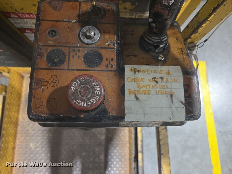 image for item DY6999 1998 Grove SM2532E scissor lift