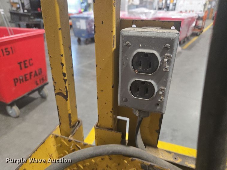 image for item DY6999 1998 Grove SM2532E scissor lift