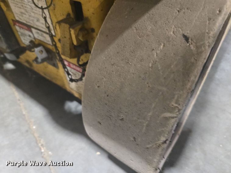 image for item DY6999 1998 Grove SM2532E scissor lift