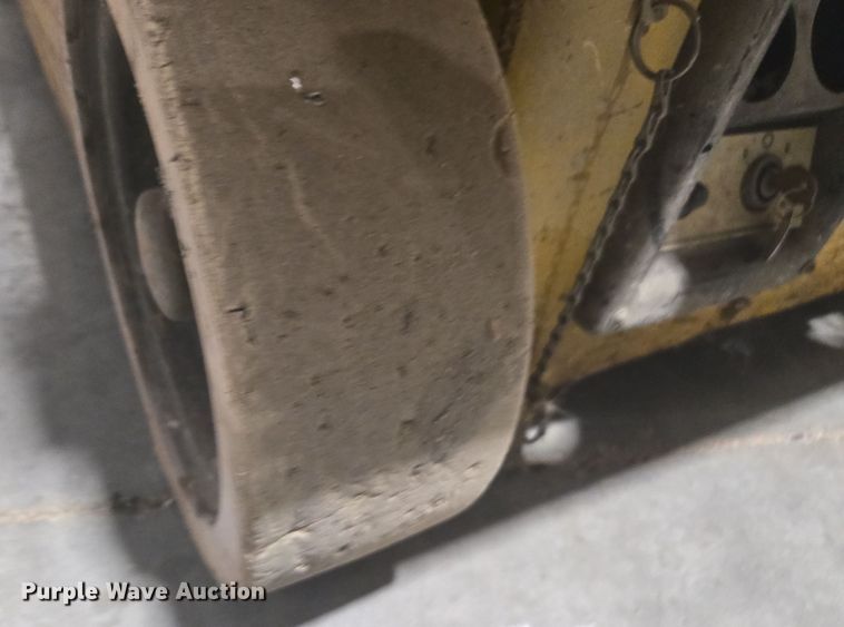 image for item DY6999 1998 Grove SM2532E scissor lift