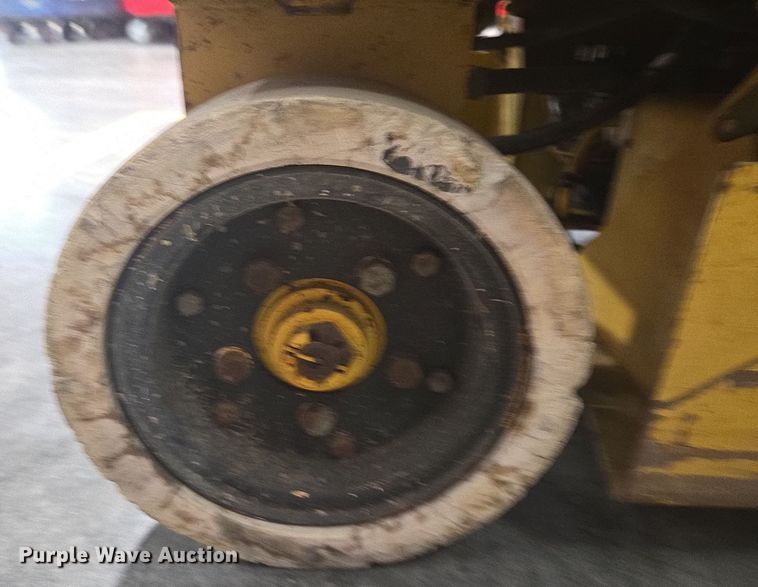 image for item DY6999 1998 Grove SM2532E scissor lift