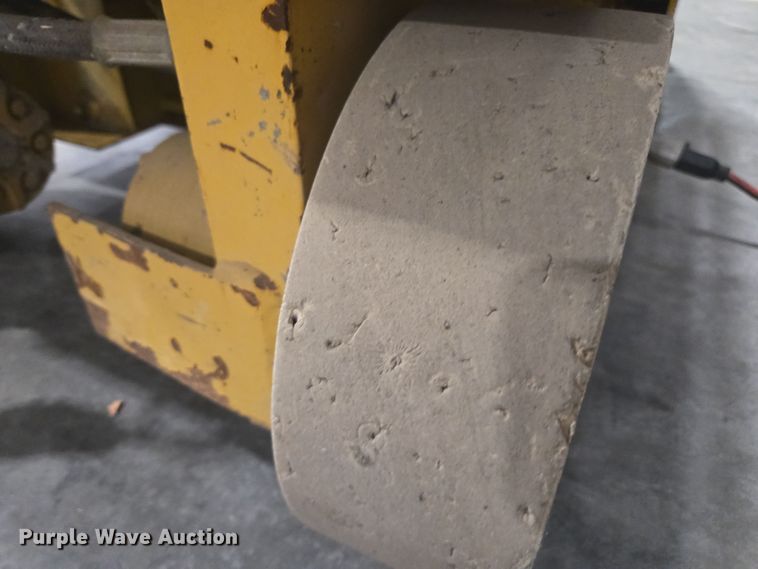 image for item DY6999 1998 Grove SM2532E scissor lift