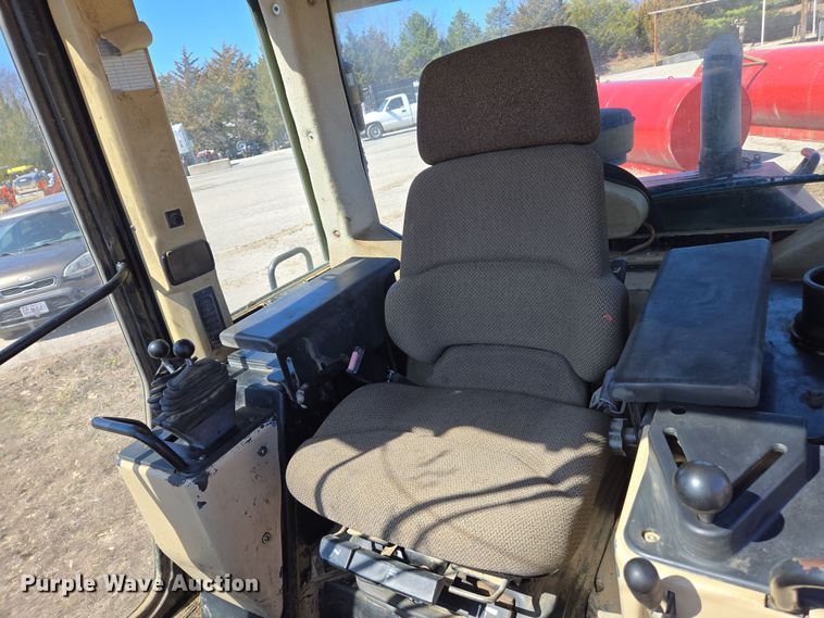 image for item DZ3986 2000 Caterpillar 953C track loader