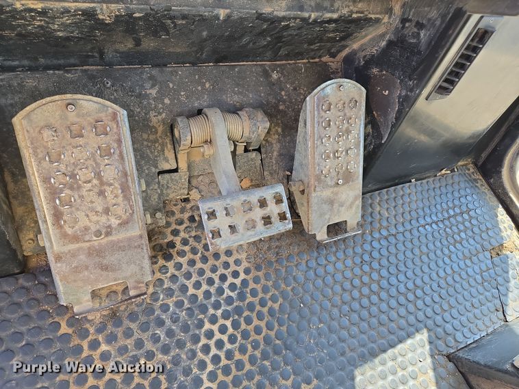 image for item DZ3986 2000 Caterpillar 953C track loader