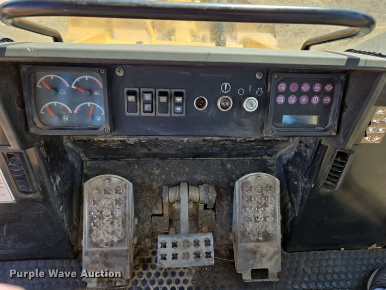 image for item DZ3986 2000 Caterpillar 953C track loader