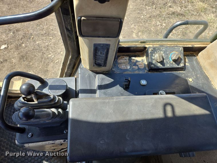 image for item DZ3986 2000 Caterpillar 953C track loader