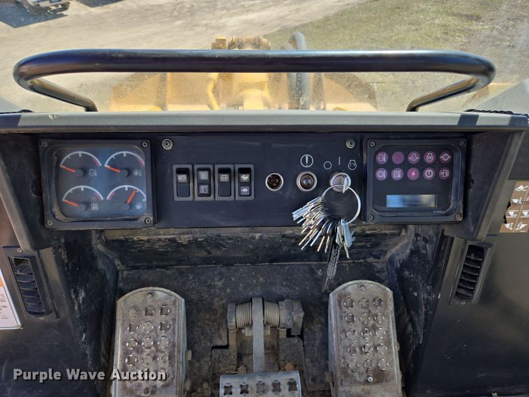 image for item DZ3986 2000 Caterpillar 953C track loader