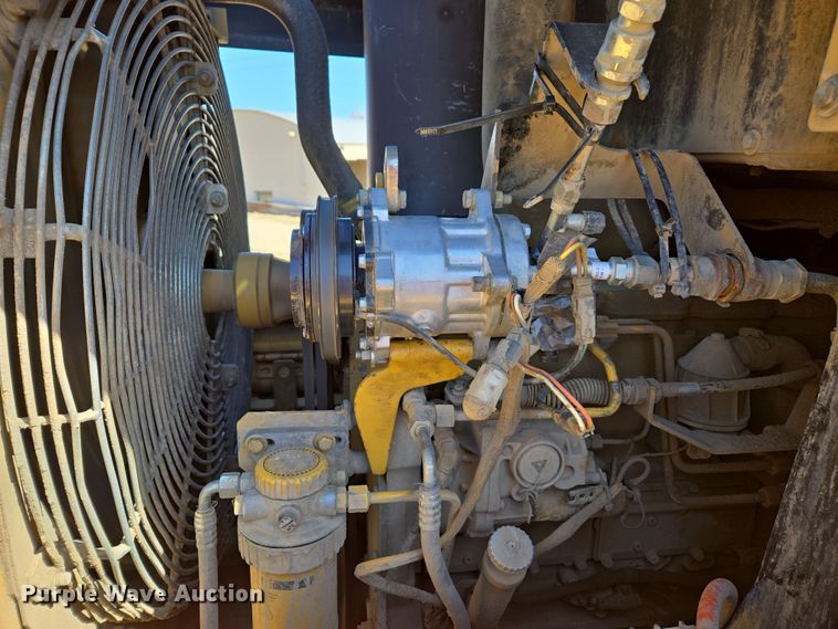 image for item DZ3986 2000 Caterpillar 953C track loader