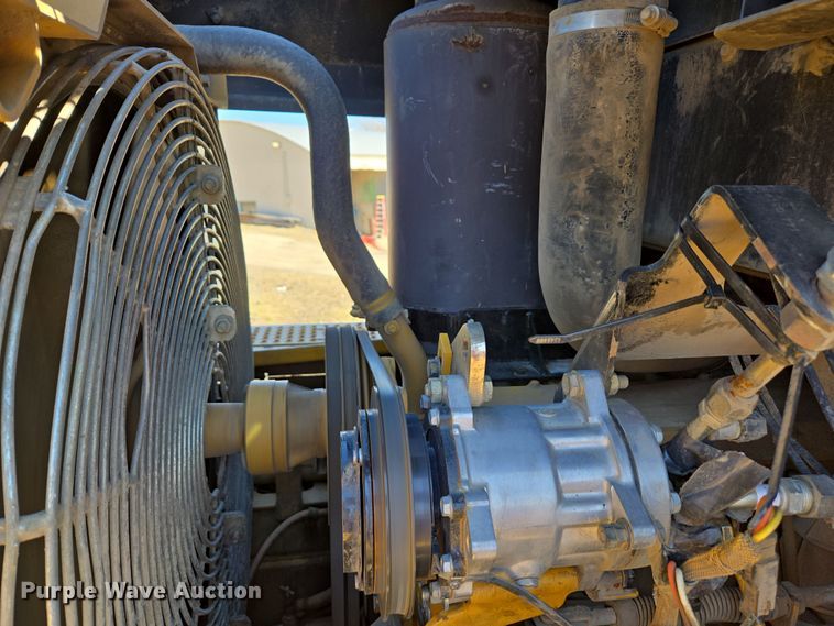 image for item DZ3986 2000 Caterpillar 953C track loader