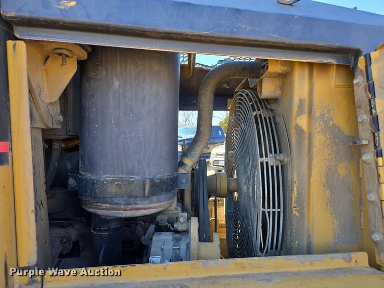 image for item DZ3986 2000 Caterpillar 953C track loader