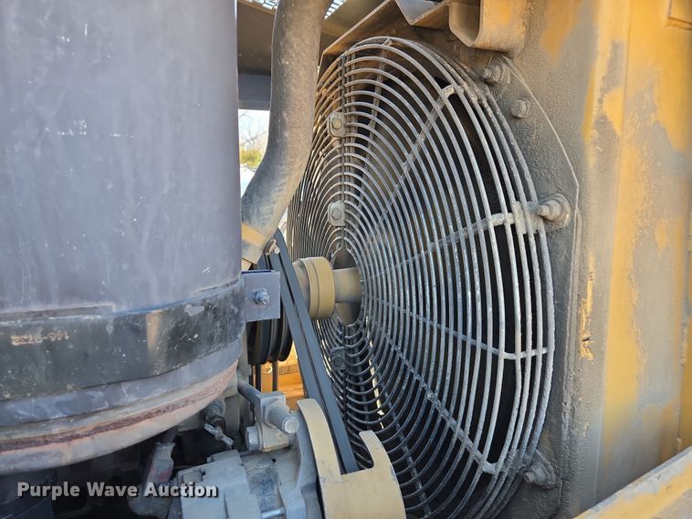 image for item DZ3986 2000 Caterpillar 953C track loader