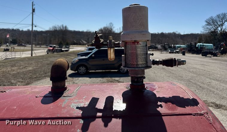 image for item DZ3994 Oil tank