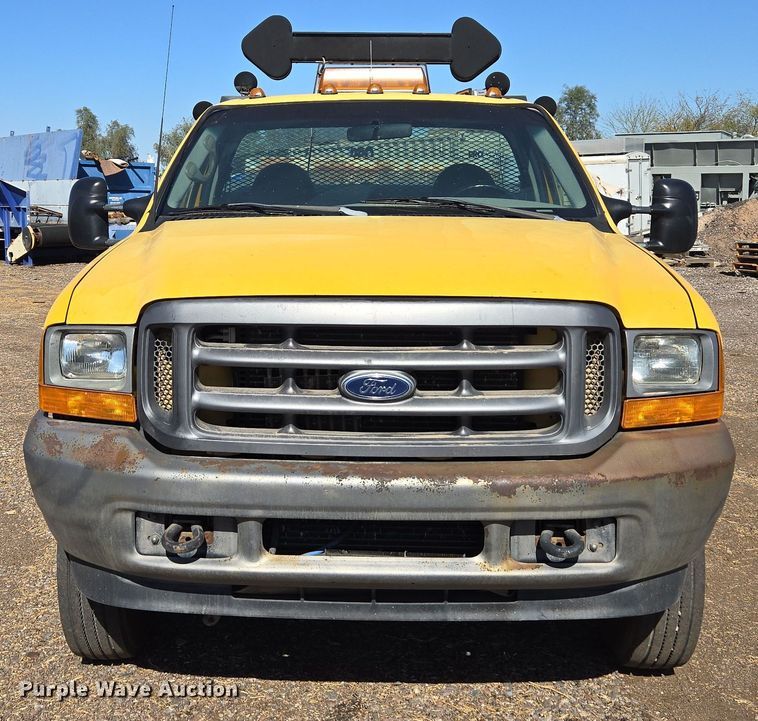 image for item EC0870 2001 Ford F450 Super Duty XL flatbed truck