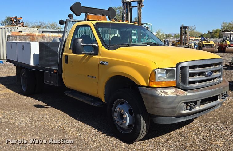 image for item EC0870 2001 Ford F450 Super Duty XL flatbed truck