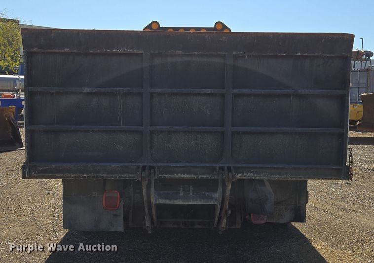 image for item EC0870 2001 Ford F450 Super Duty XL flatbed truck